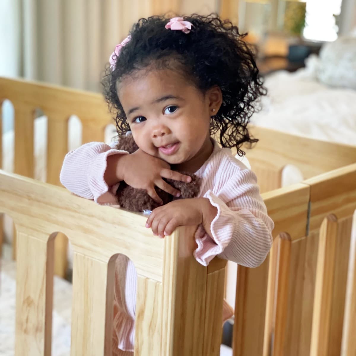 CADEN Folding Crib Natural Wood Coverplay